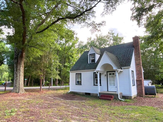 Building Photo - 5800 Fenwick Rd