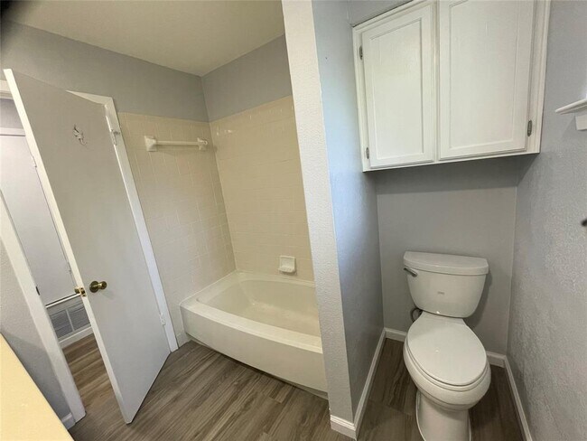 Building Photo - 8306 Hanbridge Ln