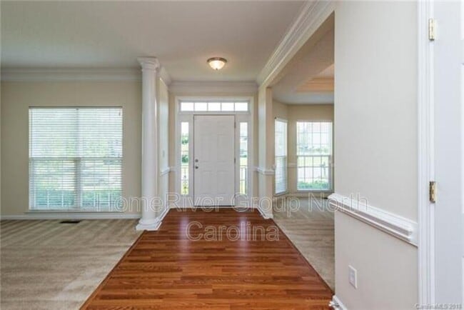 Building Photo - 9706 Ashburton Dr