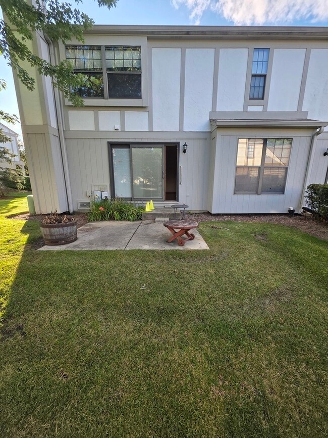 Building Photo - 4601 Olmstead Dr