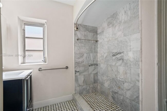 Building Photo - 2460 SW 24th St