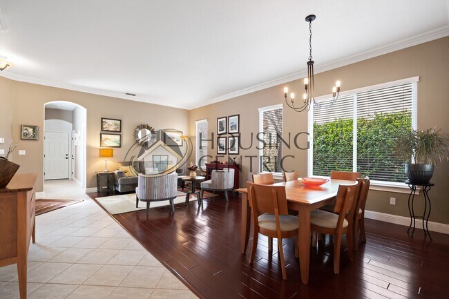 Building Photo - Executive Single Story Rental in Gated Serrano Community!