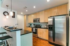 Building Photo - 5925 Almeda Rd