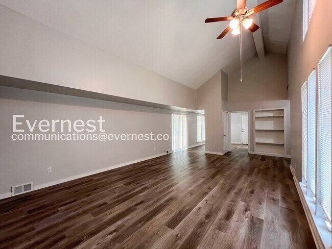 Building Photo - 3-Bed/2-Bath Home with Patio/Available Now!