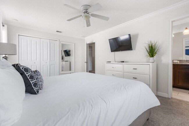 Building Photo - 4743 Kings Castle Cir