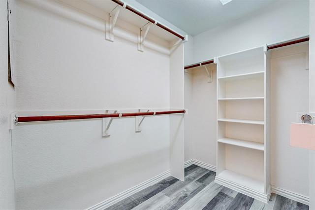 Building Photo - 1216 Lake Forest Dr