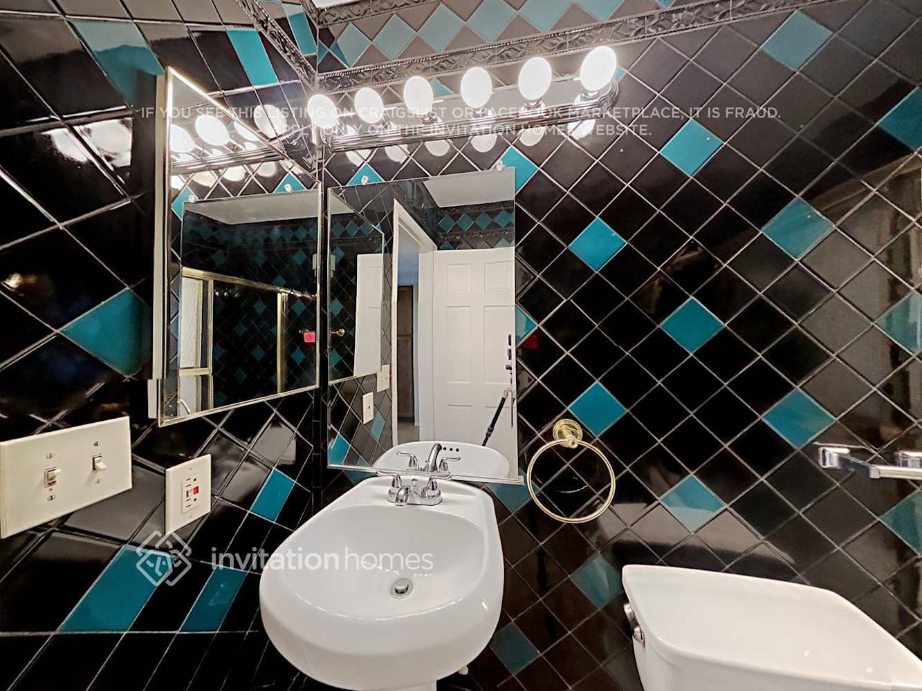 Building Photo - 3141 W Danbury Dr