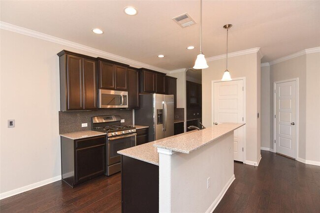 Building Photo - 13400 Briarwick Dr