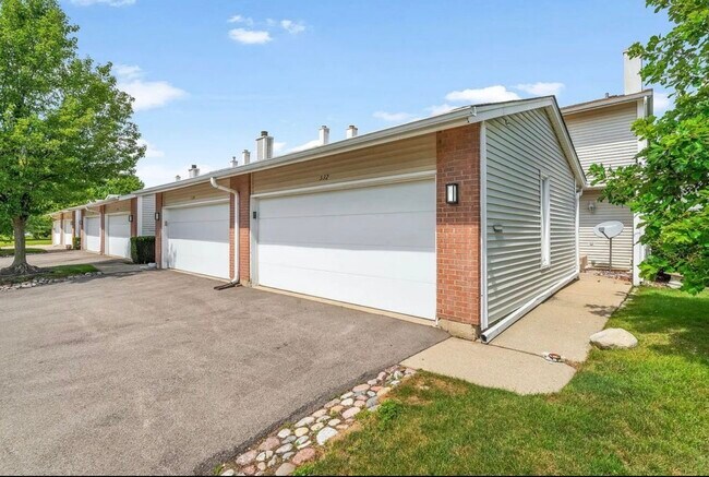 Building Photo - 532 Hummingbird Ln