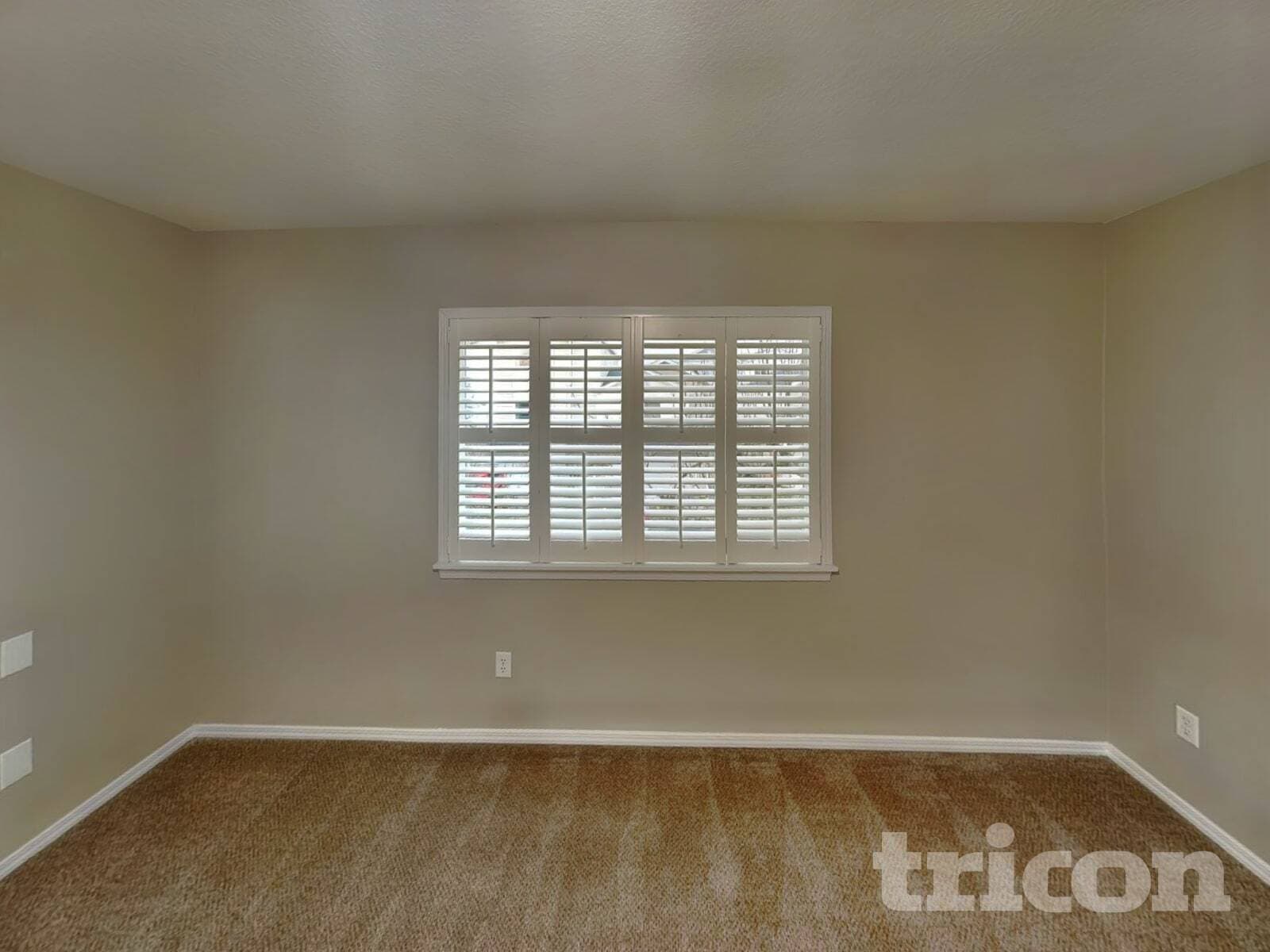 Building Photo - 1811 NE 89th Cir