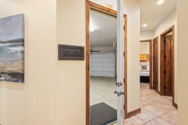 Building Photo - 1922 N Pebble Beach Dr