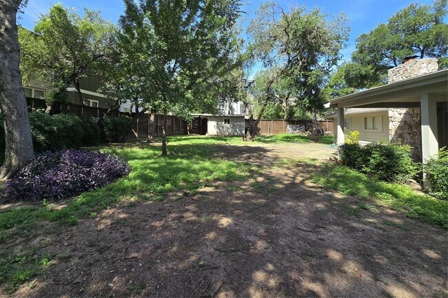 Building Photo - 9303 Robins Nest Ln