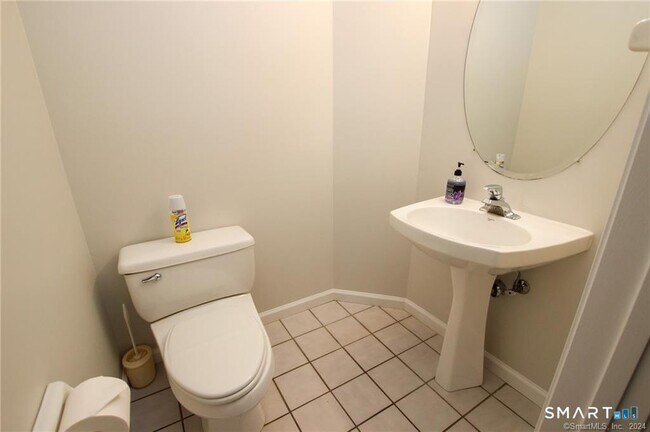 Building Photo - 303 Larson Dr