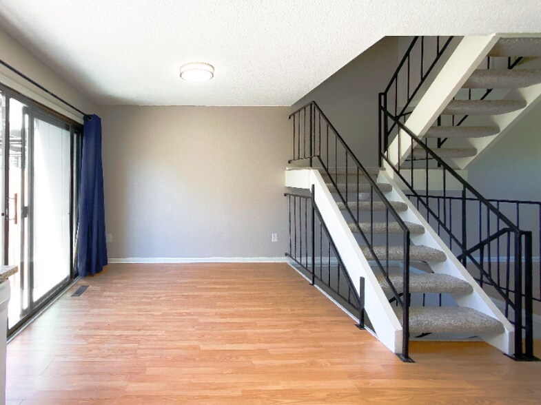 Building Photo - 2282 S Oakland Way