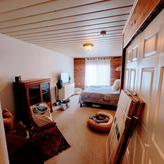 Building Photo - Private East Murray Home with HUGE yard!