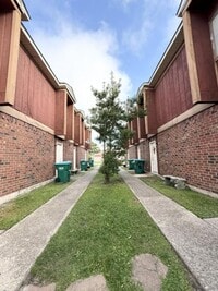 Building Photo - 1625 42nd St