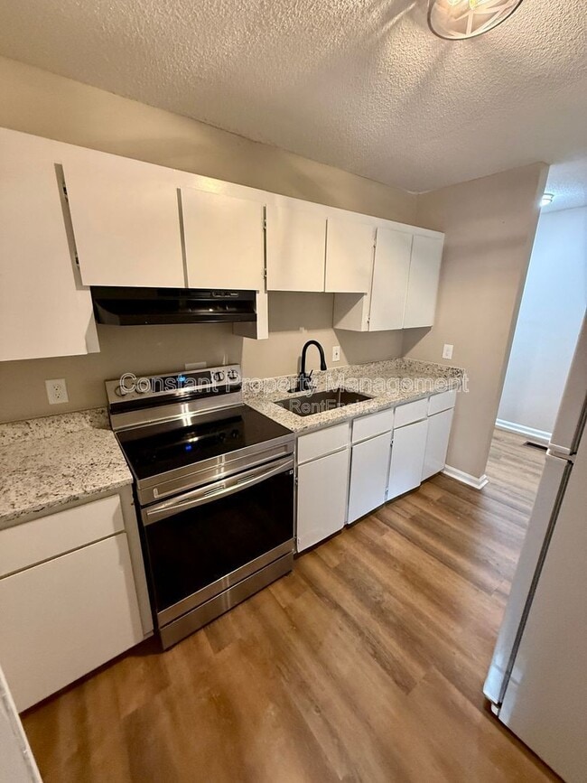 Building Photo - 3277 Club Dr