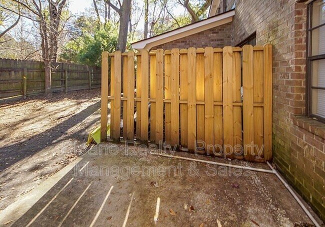 Building Photo - 296 Fleming Rd
