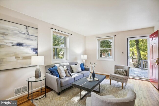 Building Photo - 127 Dale St