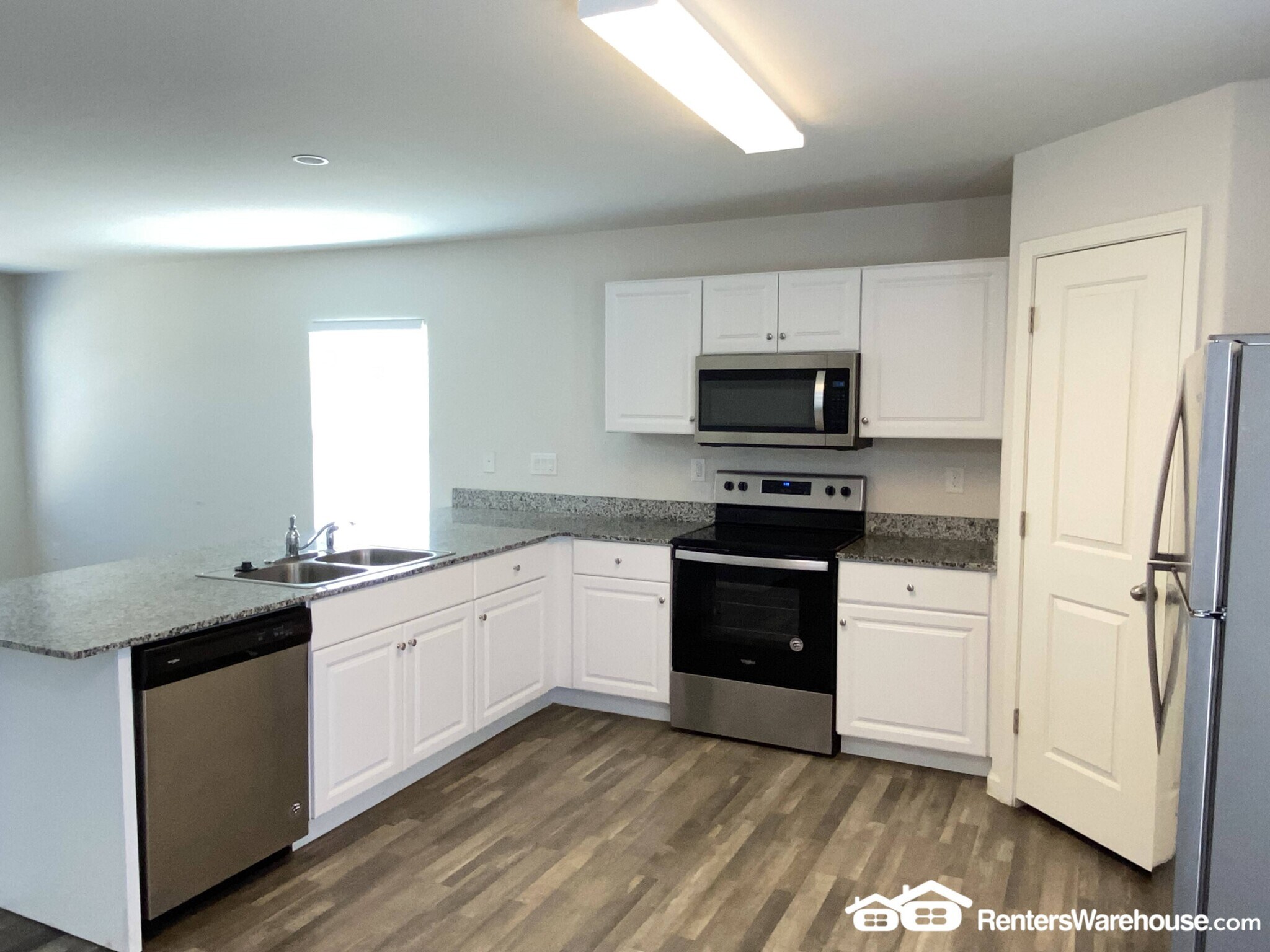 Building Photo - 335 Watson Pl