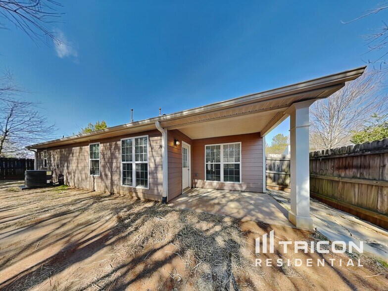 Building Photo - 190 Red Hawk Dr