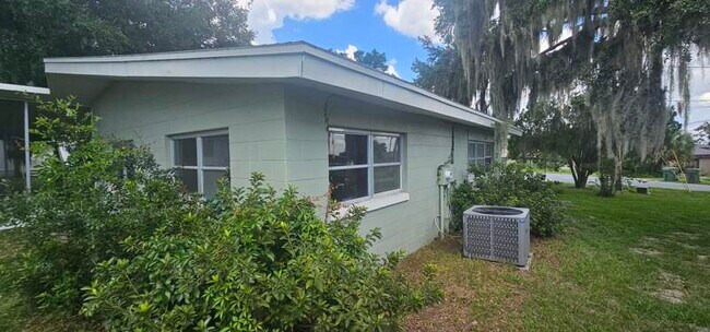 Building Photo - 1208 Lee St
