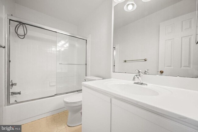 Building Photo - 267 Fox Run
