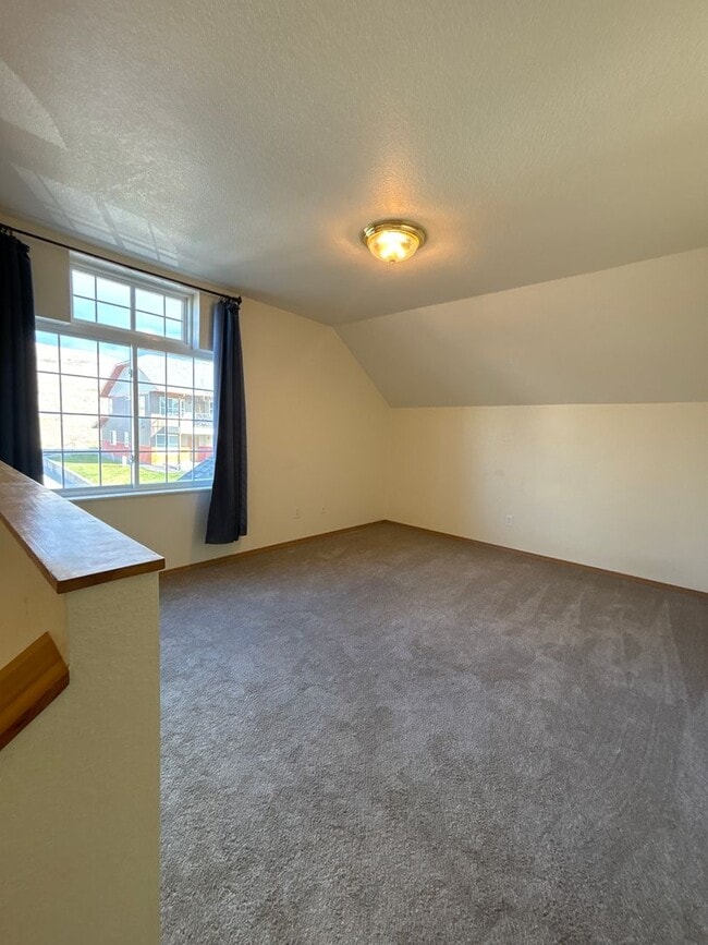 Building Photo - WINTER SPECIAL - $1695 Base Rent January-March - 2 Bed 2 Bath