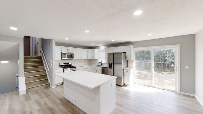 Building Photo - Large Updated 4-Bedroom Home for Rent – Moline