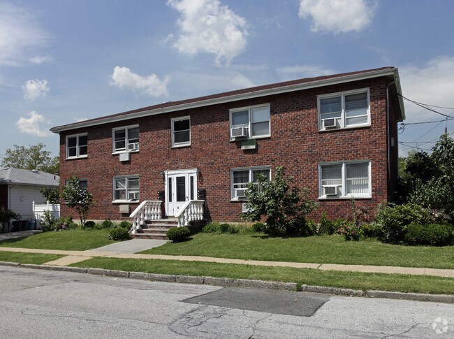 Building Photo - 41 Husson St