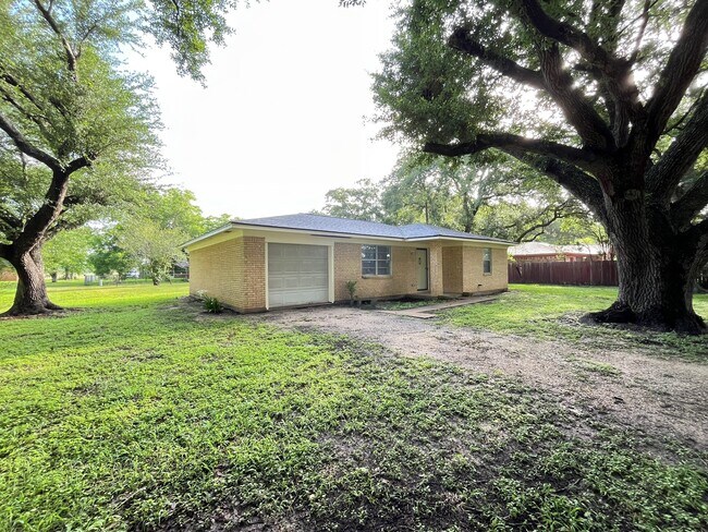 Building Photo - 409 La Bradford Dr