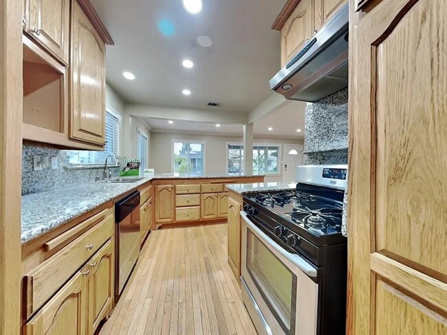 Building Photo - 4533 Albury Ave