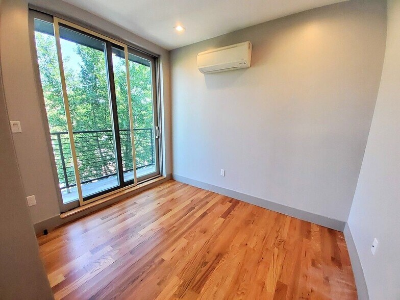 Building Photo - 245 Tompkins Ave