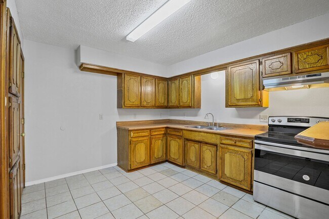 Building Photo - 226 E Pritchard Ln