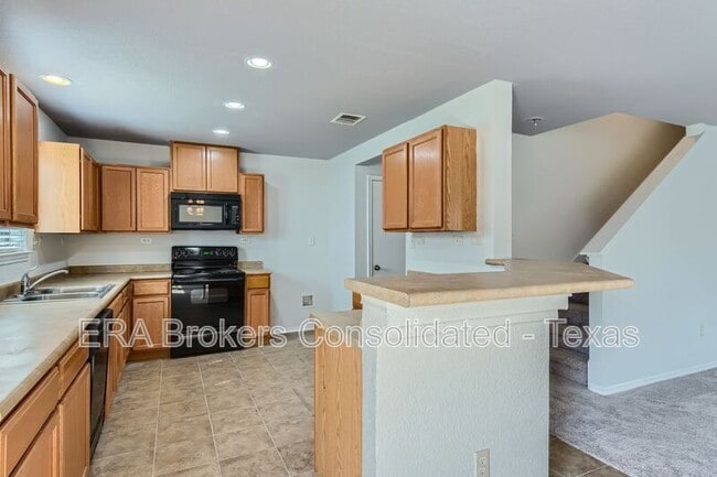 Building Photo - 10202 Maple Ranch