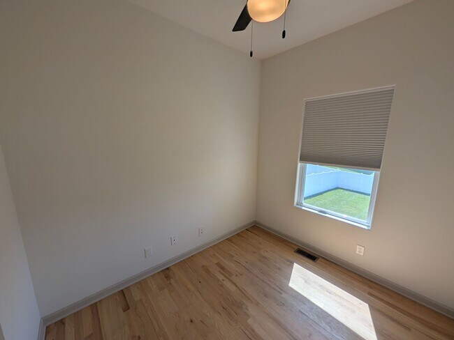 Building Photo - 5011 Clearwater Dr