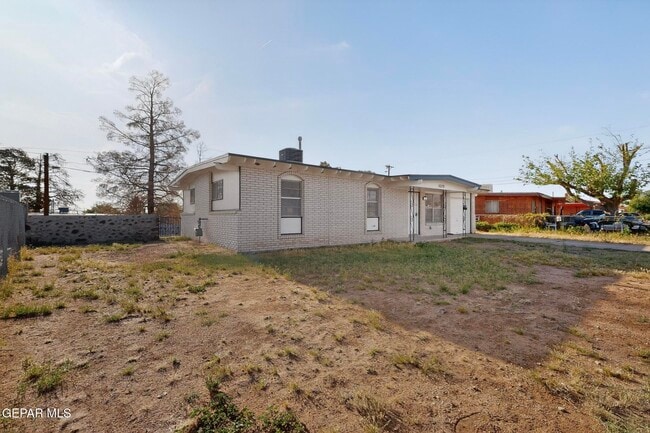 Building Photo - 10370 Kellogg St