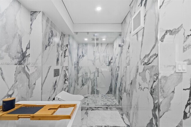 Building Photo - 210 174th St