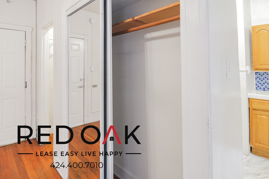 Building Photo - 532 S Coronado St