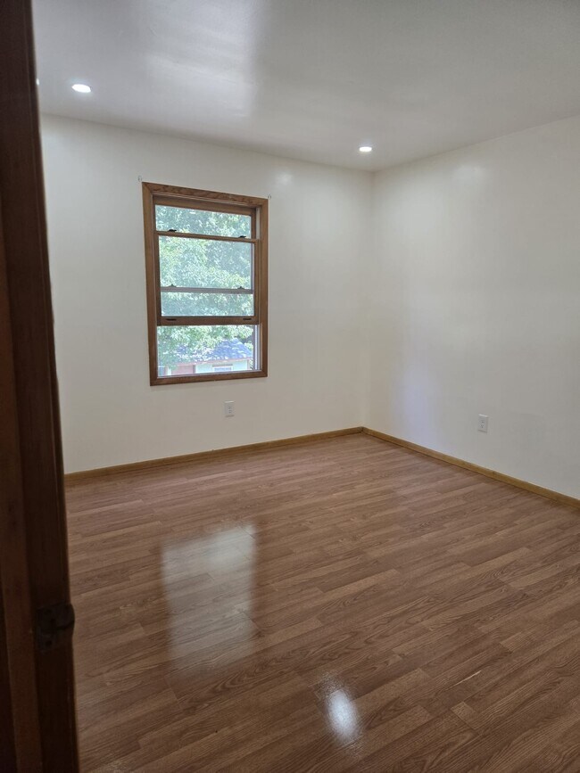 Building Photo - 195 Edgemere Ct