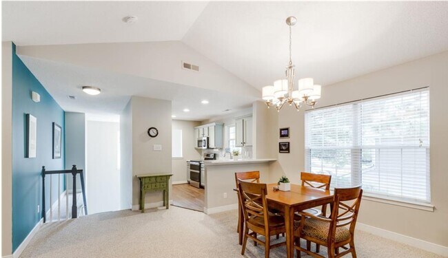 Building Photo - 4726 Twin Hickory Lake Dr