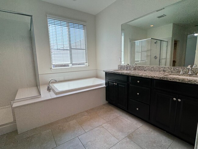 Building Photo - West Roseville home with solar - avail 5/15