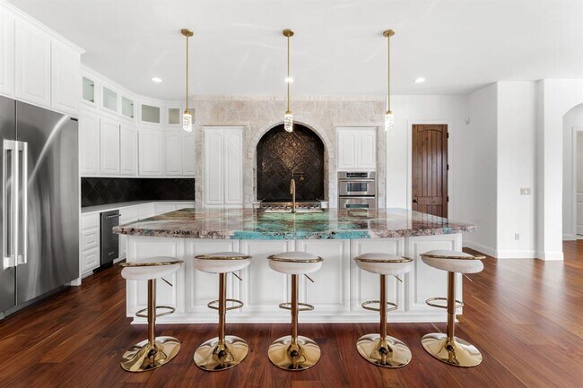 Building Photo - 2633 Collingwood Dr