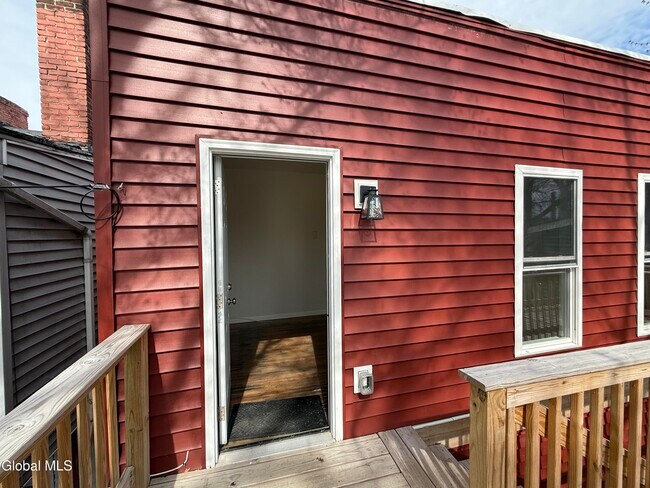 Building Photo - 346 Madison Ave