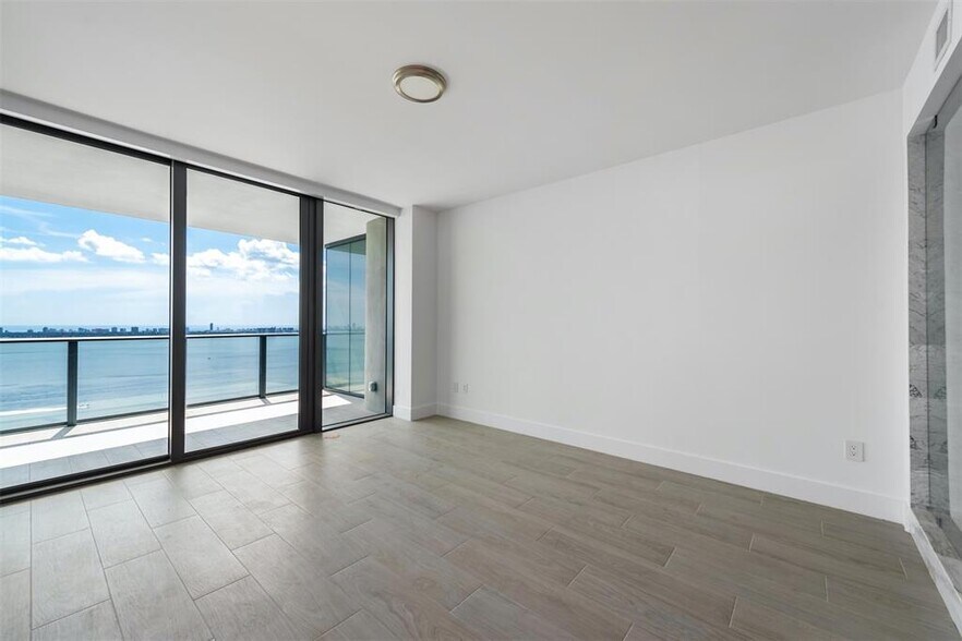 Building Photo - 3131 NE 7th Ave