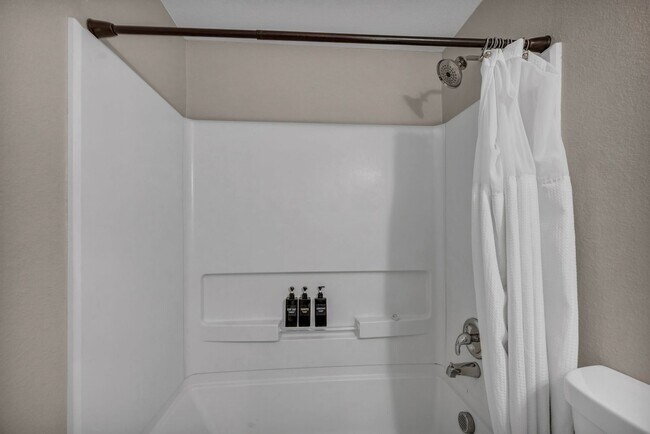 Building Photo - 3 Bed FULLY FURNISHED Pool Home