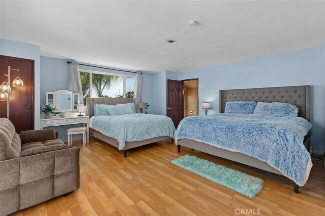 Building Photo - 1716 Cedar St