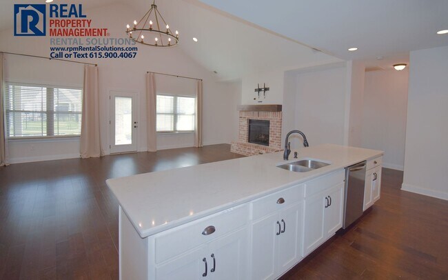 Building Photo - All brick 4 bedroom home plus Bonus room! Garage and covered patio!