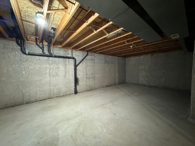 Building Photo - 6936 N Old Fort Dr