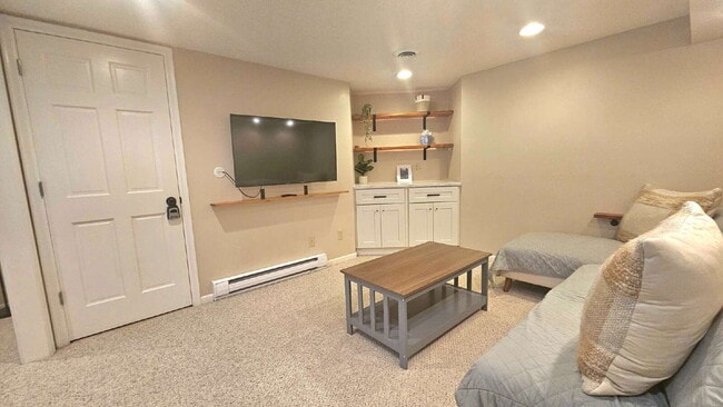 Building Photo - "Charming 3-Bed Oasis in Minneapolis – Spacious 1802 Sq Ft with 2 Full Baths!"